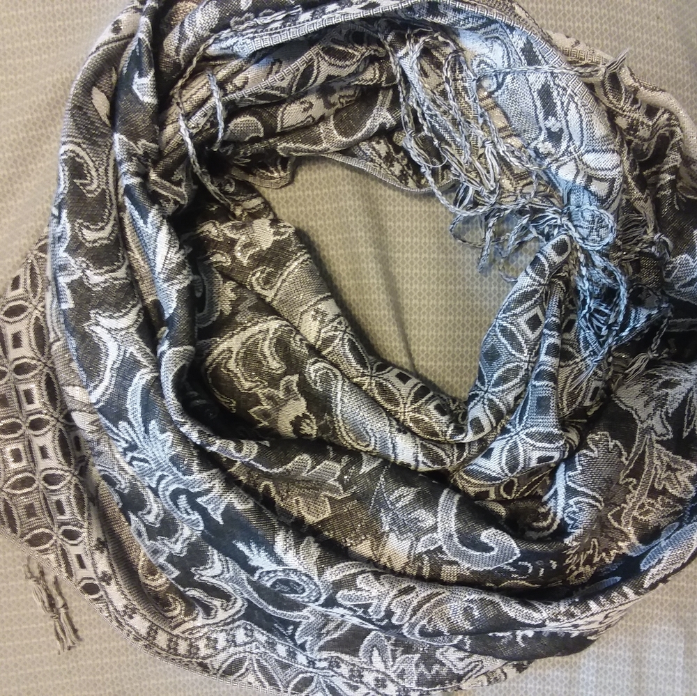 Reversible fashion scarf